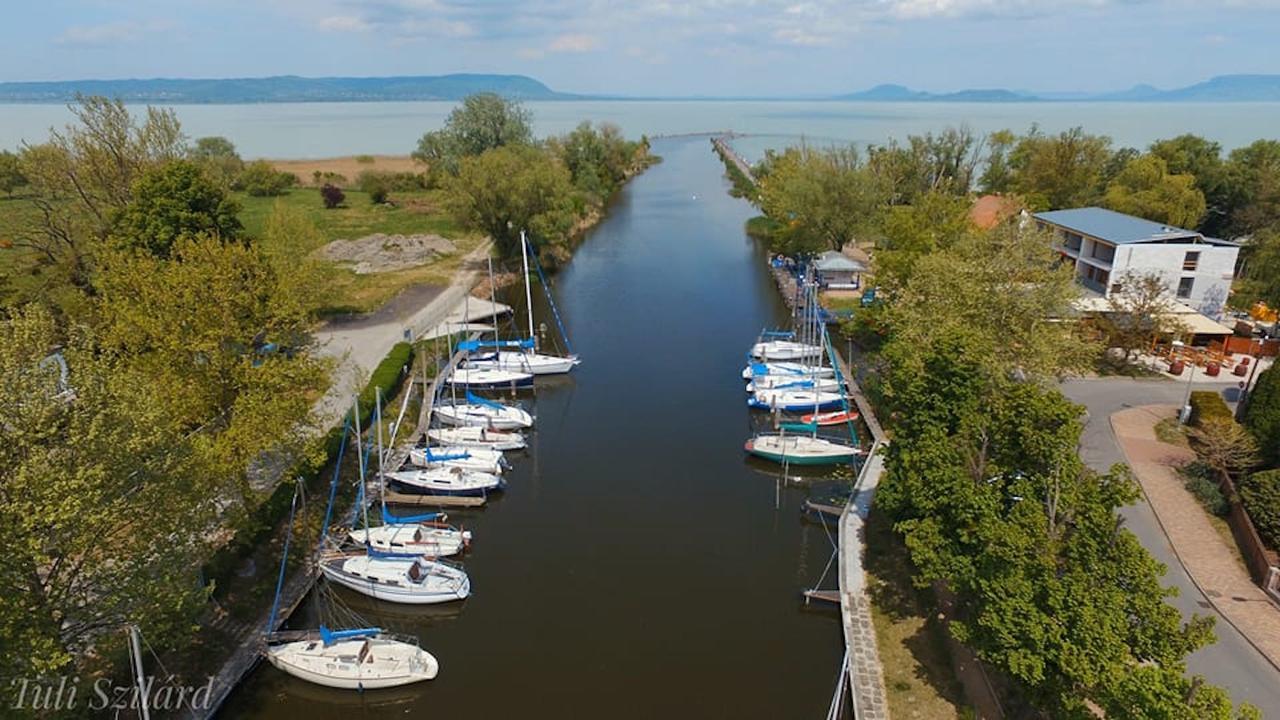 مبيت وإفطار Balatonmáriafürdő Port Etterem&Panzio المظهر الخارجي الصورة