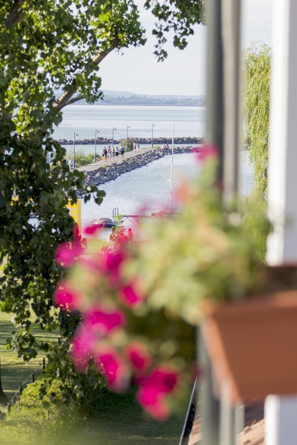 مبيت وإفطار Balatonmáriafürdő Port Etterem&Panzio المظهر الخارجي الصورة